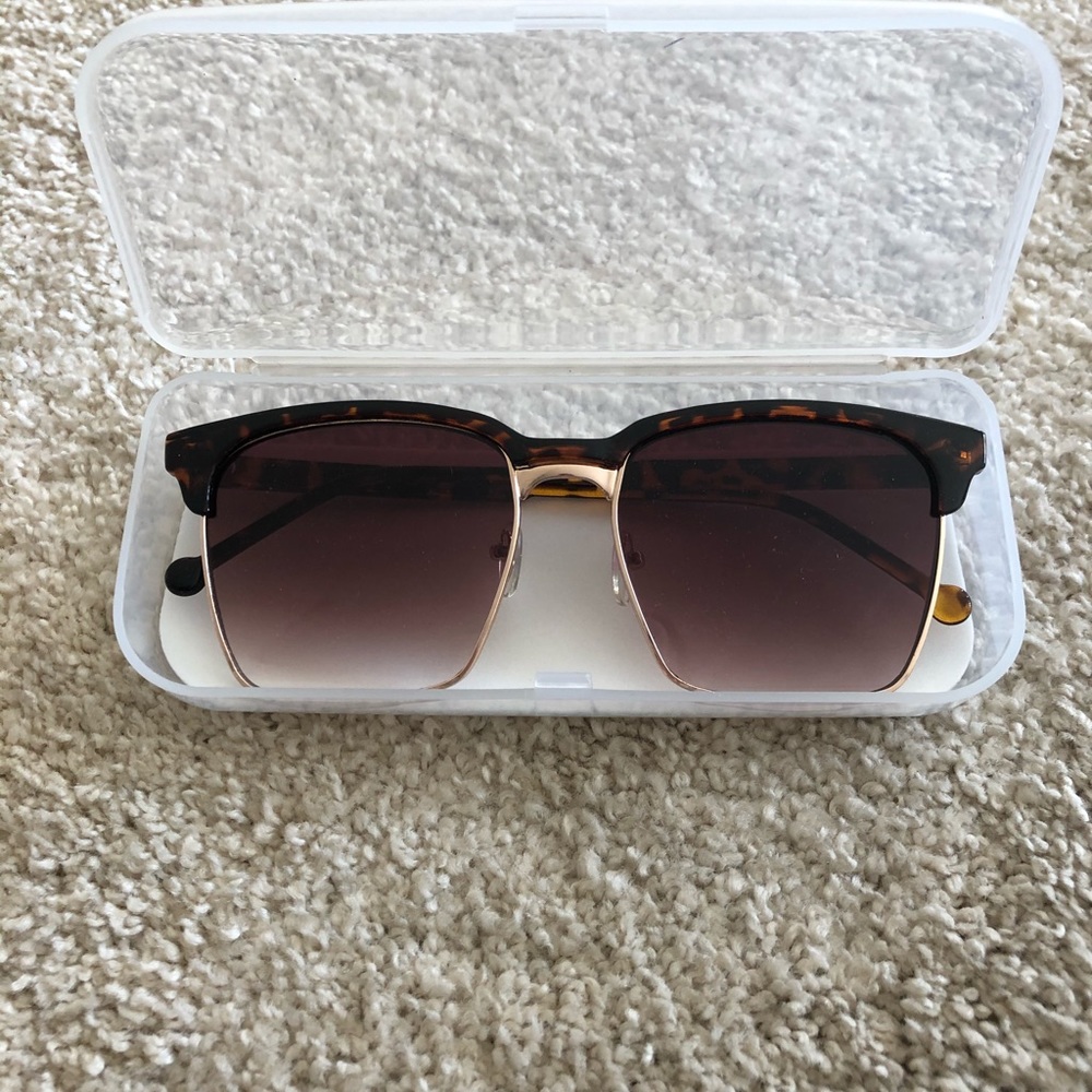 Tortoise and gold Sunglasses. Square.